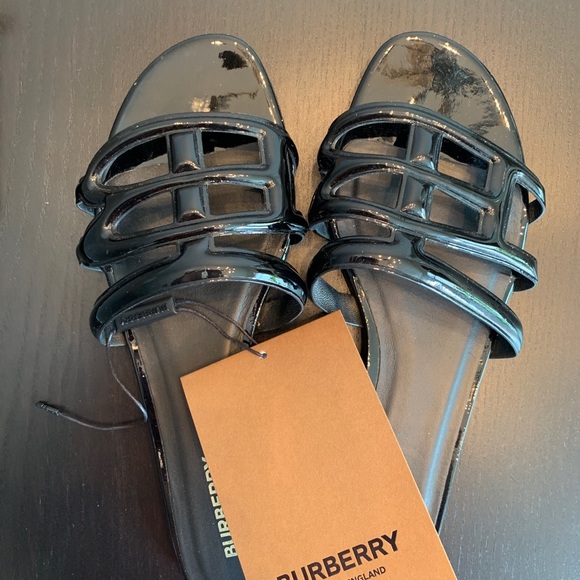 I bought the shoes too small. - Picture 3 of 4